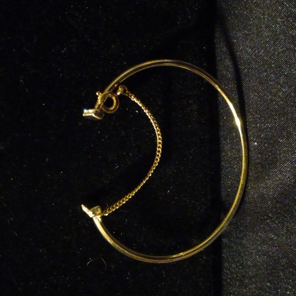 T bar bracelet gold plated with crystals. Elegant and beautiful - Picture 2 of 3